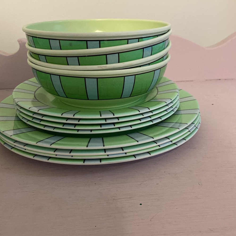 Green and White Dinnerware Set, 1990’s.  Good condition minimal wear. - Picture 5 of 5